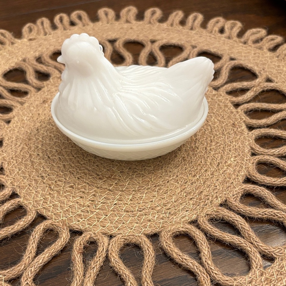 Hazel Atlas 1930’s Small Milk Glass Hen On Nest